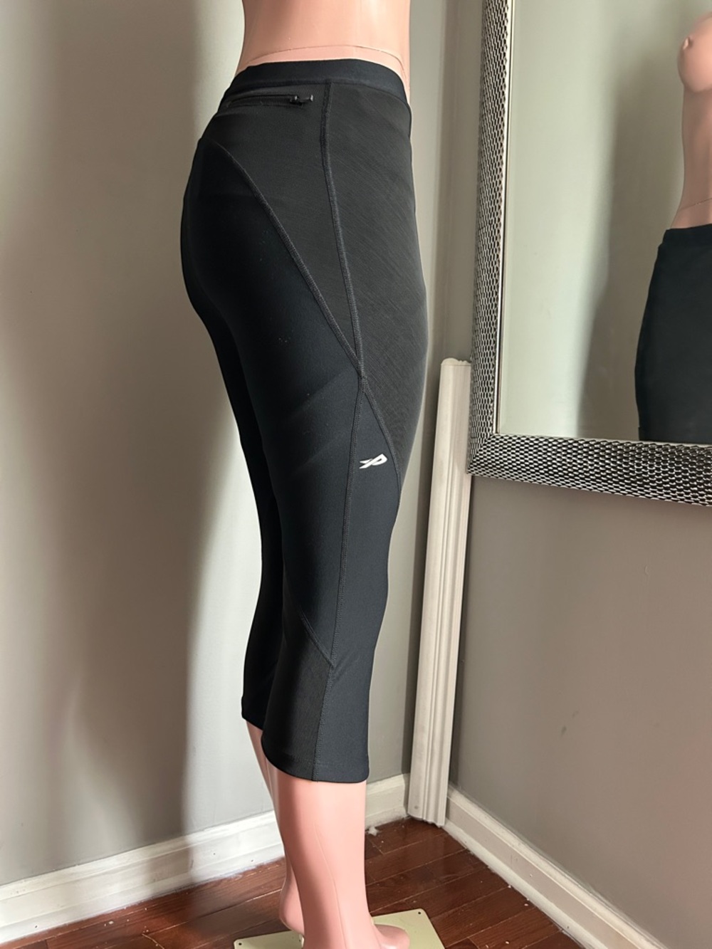 Black Performance Cropped Leggings - Brand Unknown